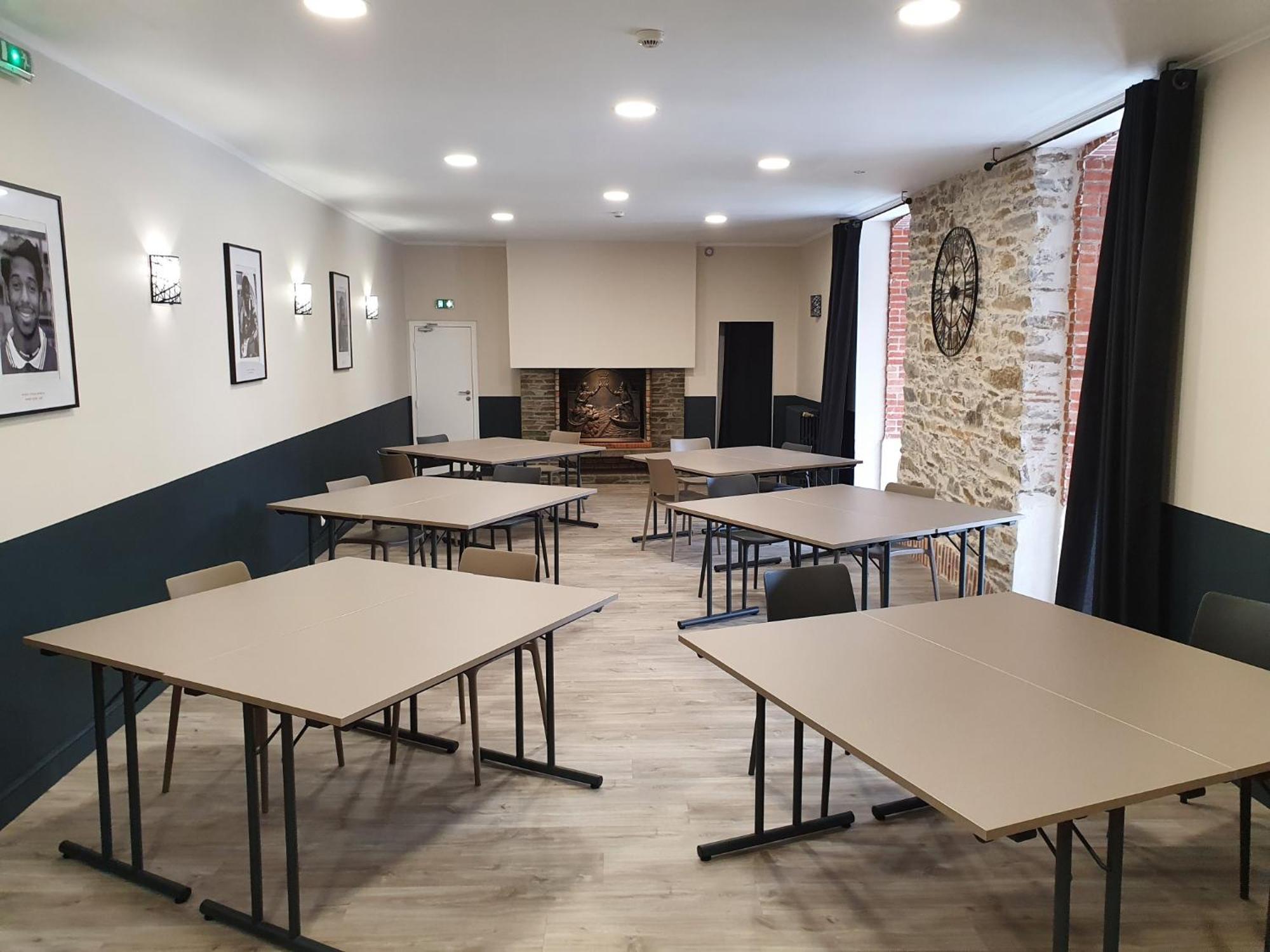 Hotel Restaurant Les Voyageurs مونتايغو المظهر الخارجي الصورة