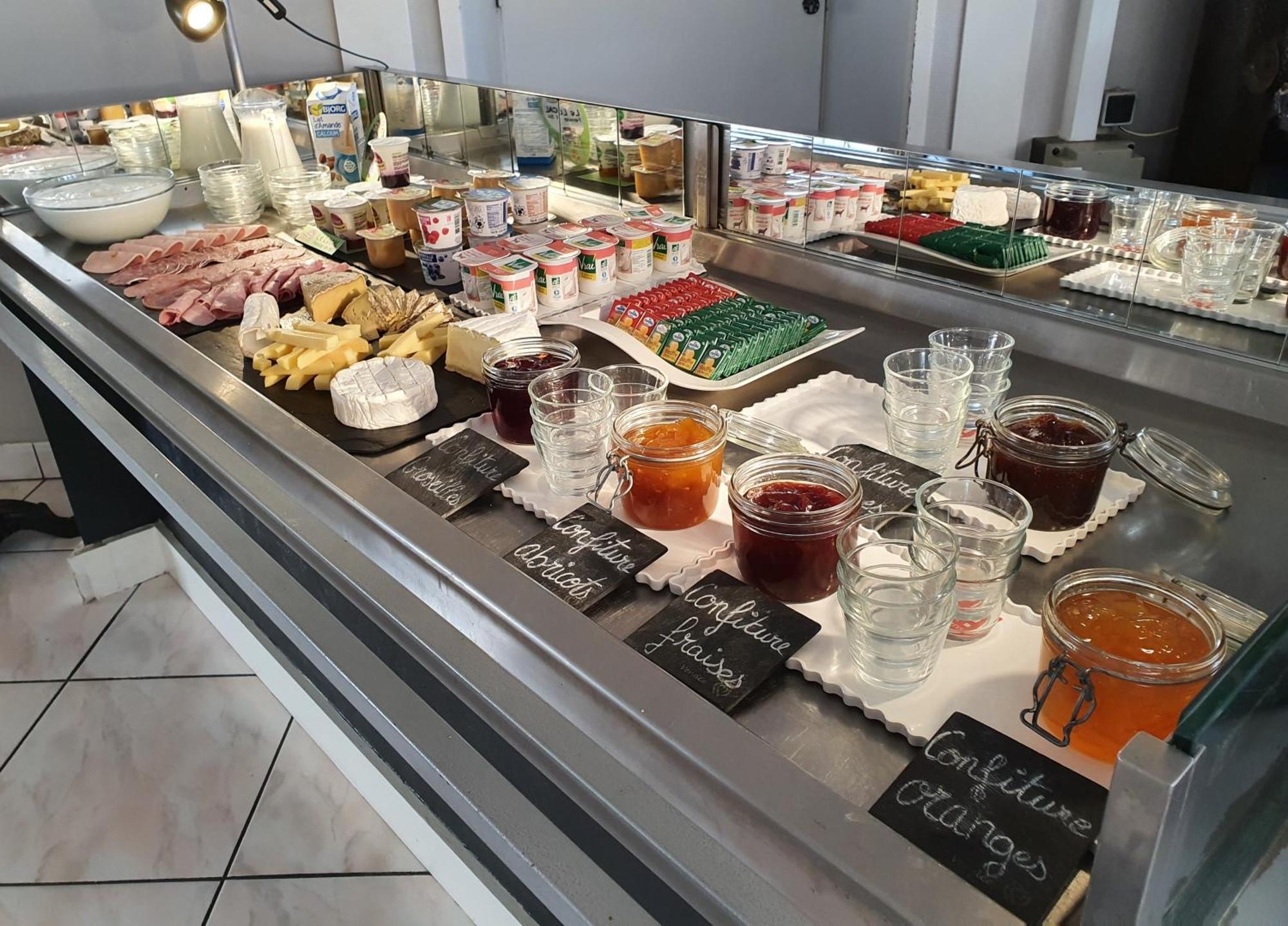 Hotel Restaurant Les Voyageurs مونتايغو المظهر الخارجي الصورة
